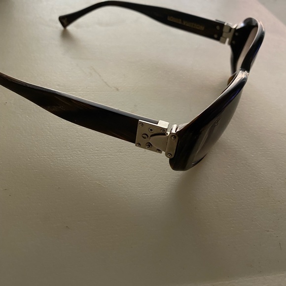 Louis Vuitton sunglasses - Picture 4 of 5